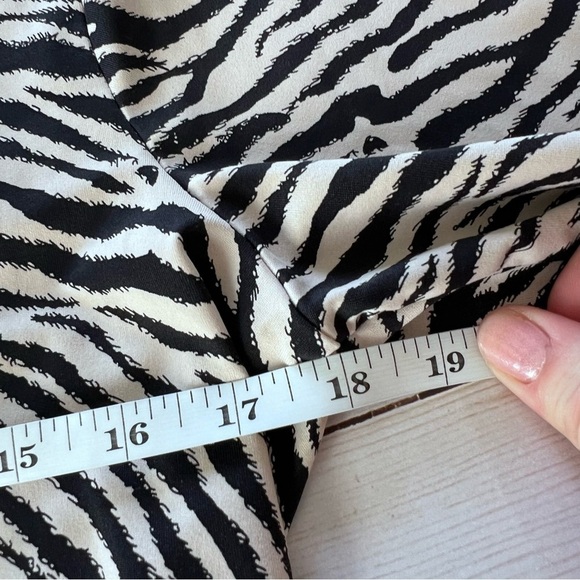 EUC Lulu-B Animal Print Zebra SPF Top size Small - Picture 8 of 9